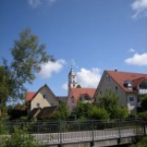 Blick von der Wurzacher Ach auf die Stadtpfarrkirche